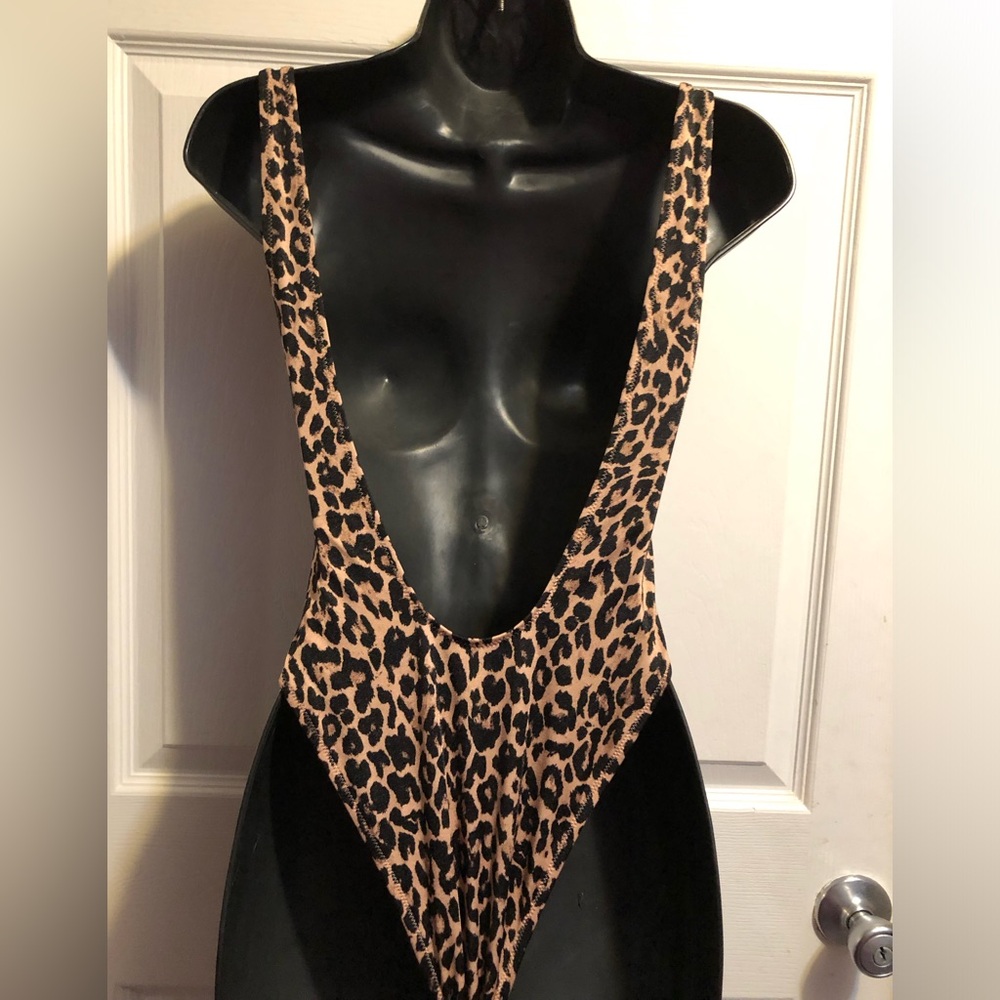 Victoria’s Secret ￼Leopard 🐆 swimsuit /￼ Bodysuit￼ - Picture 4 of 16